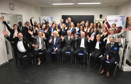 Le futur président mondial Mário César Martins de Camargo (devant, au centre) lors de sa visite au Rotary Office de Zurich Le futur président mondial Mário César Martins de Camargo (devant, au centre) lors de sa visite au Rotary Office de Zurich